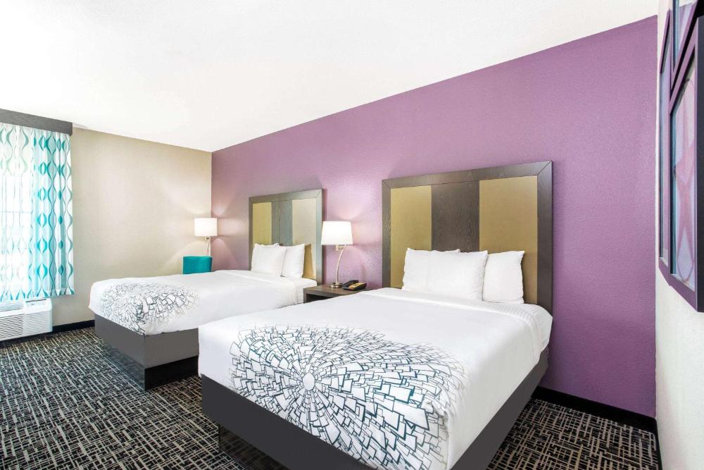 Queen Room with Two Queen Beds interior